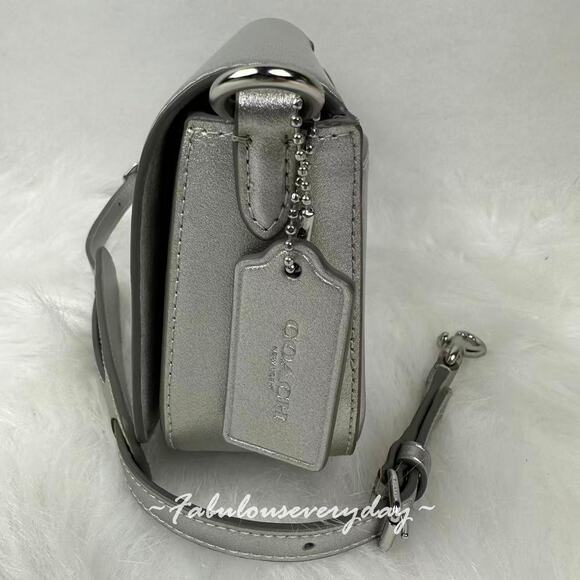 Coach Andrea Shoulder Bag In Pearlized Smooth Leather/Light Silver CW023 - Picture 4 of 9